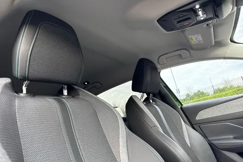 MF72YMK PEUGEOT 308 1.2 PureTech Allure Premium EAT Euro 6 (s/s) 5dr Thumbnail #21