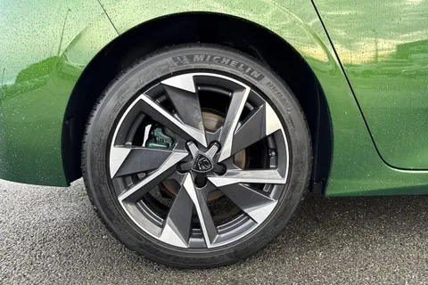 MF72YMK PEUGEOT 308 1.2 PureTech Allure Premium EAT Euro 6 (s/s) 5dr Thumbnail #22