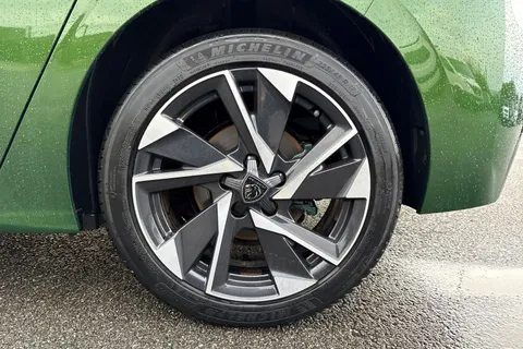 MF72YMK PEUGEOT 308 1.2 PureTech Allure Premium EAT Euro 6 (s/s) 5dr Thumbnail #24