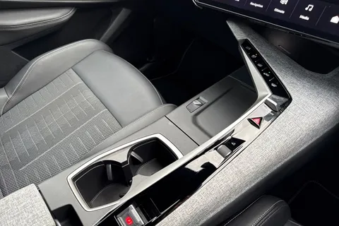 KM25RBO PEUGEOT 3008 1.2 HYBRID GT e-DSC6 Euro 6 (s/s) 5dr Thumbnail #23