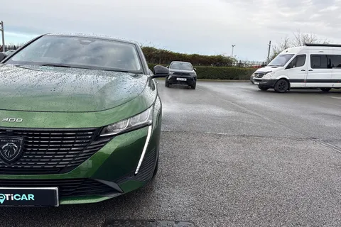 MF72YMK PEUGEOT 308 1.2 PureTech Allure Premium EAT Euro 6 (s/s) 5dr Thumbnail #26