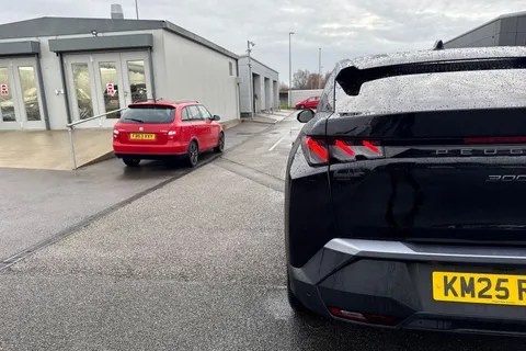 KM25RBO PEUGEOT 3008 1.2 HYBRID GT e-DSC6 Euro 6 (s/s) 5dr Thumbnail #32