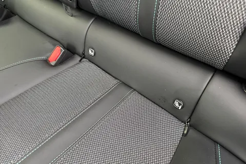 MF72YMK PEUGEOT 308 1.2 PureTech Allure Premium EAT Euro 6 (s/s) 5dr Thumbnail #35