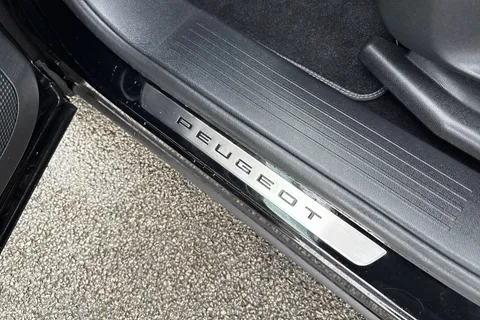 KM25RBO PEUGEOT 3008 1.2 HYBRID GT e-DSC6 Euro 6 (s/s) 5dr Thumbnail #37