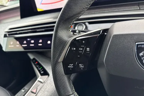 KM25RBO PEUGEOT 3008 1.2 HYBRID GT e-DSC6 Euro 6 (s/s) 5dr Thumbnail #38