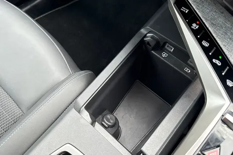 KM25RBO PEUGEOT 3008 1.2 HYBRID GT e-DSC6 Euro 6 (s/s) 5dr Thumbnail #53