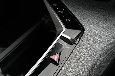 KM25RBO PEUGEOT 3008 1.2 HYBRID GT e-DSC6 Euro 6 (s/s) 5dr Thumbnail #54