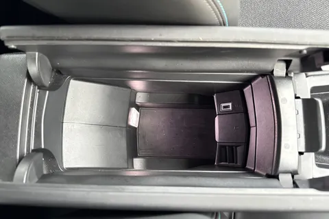 MF72YMK PEUGEOT 308 1.2 PureTech Allure Premium EAT Euro 6 (s/s) 5dr Thumbnail #57