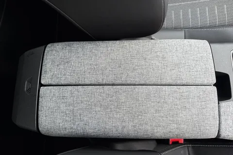 KM25RBO PEUGEOT 3008 1.2 HYBRID GT e-DSC6 Euro 6 (s/s) 5dr Thumbnail #57