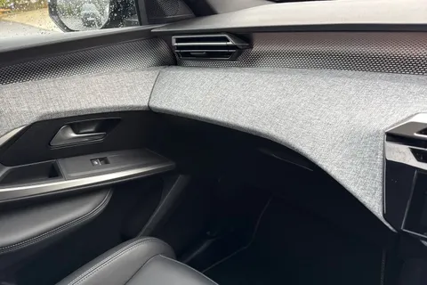 KM25RBO PEUGEOT 3008 1.2 HYBRID GT e-DSC6 Euro 6 (s/s) 5dr Thumbnail #60