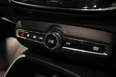 BK70HDG Volvo Xc40 2.0 B4 MHEV Inscription Auto Euro 6 (s/s) 5dr Thumbnail #40