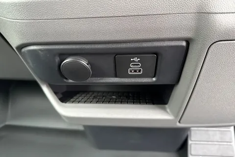 CX75HYH Volkswagen Transporter T32 Panel Van Commerce Pro SWB 170 PS 2.0 TDI 8sp Automatic Thumbnail #35