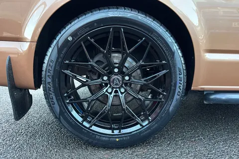 CX71JMV Volkswagen Transporter 2.0 TDI 150 Highline Kombi Van DSG-NO VAT Thumbnail #11