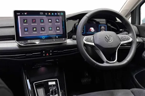 KP75MKL Volkswagen Golf 1.5 TSI 204 Style eHybrid 5dr DSG ⭐Winter pack⭐ Thumbnail #2