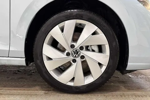 KP75MKL Volkswagen Golf 1.5 TSI 204 Style eHybrid 5dr DSG ⭐Winter pack⭐ Thumbnail #5