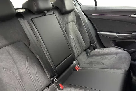 KP75MKL Volkswagen Golf 1.5 TSI 204 Style eHybrid 5dr DSG ⭐Winter pack⭐ Thumbnail #9