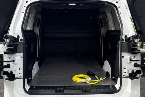 KY74RKV Volkswagen Id. Buzz Cargo 210kW Commerce 79kWh Auto Thumbnail #10