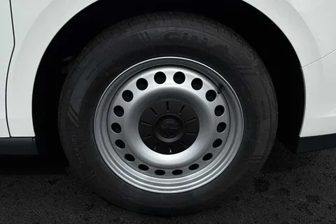 KY74RKV Volkswagen Id. Buzz Cargo 210kW Commerce 79kWh Auto Thumbnail #23