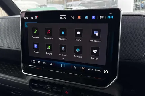 KY74RKV Volkswagen Id. Buzz Cargo 210kW Commerce 79kWh Auto Thumbnail #42