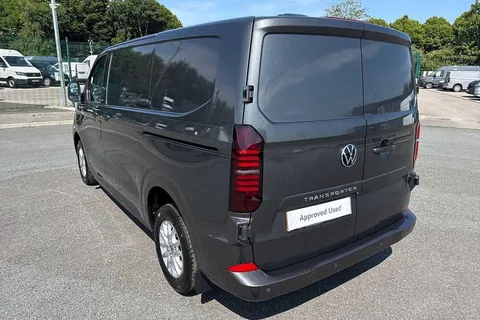 15 of 59 for Volkswagen Transporter T28 Panel Van Commerce Pro SWB 150 PS 2.0 TDI 6sp Manual - Delivery Miles