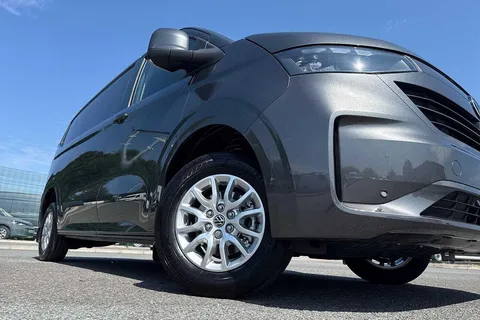 28 of 59 for Volkswagen Transporter T28 Panel Van Commerce Pro SWB 150 PS 2.0 TDI 6sp Manual - Delivery Miles