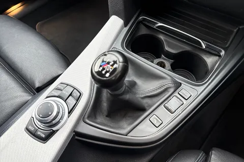 23 of 63 for BMW 3 Series 2.0 318d M Sport Touring Euro 6 (s/s) 5dr