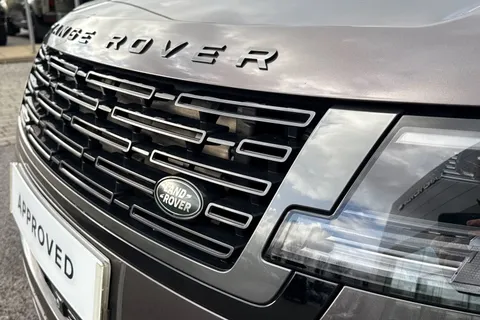 29 of 51 for Land Rover Range Rover 3.0 D300 SE 5dr