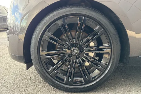 32 of 51 for Land Rover Range Rover 3.0 D300 SE 5dr