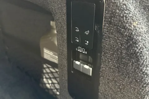 36 of 51 for Land Rover Range Rover 3.0 D300 SE 5dr