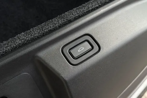 37 of 51 for Land Rover Range Rover 3.0 D300 SE 5dr