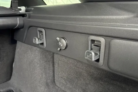 28 of 40 for Land Rover Range Rover Velar 2.0 D200 Dynamic SE 5dr