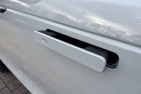 33 of 40 for Land Rover Range Rover Velar 2.0 D200 Dynamic SE 5dr