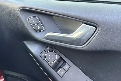 36 of 57 for FORD FIESTA 1.0 EcoBoost Titanium 5dr