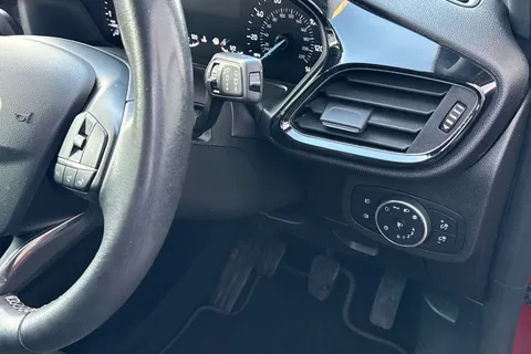 37 of 57 for FORD FIESTA 1.0 EcoBoost Titanium 5dr