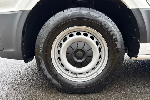 BV75ODL Volkswagen Crafter 2.0 TDI 140PS Commerce Plus Low Roof Van Thumbnail #9