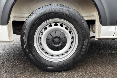 BV75ODL Volkswagen Crafter 2.0 TDI 140PS Commerce Plus Low Roof Van Thumbnail #11