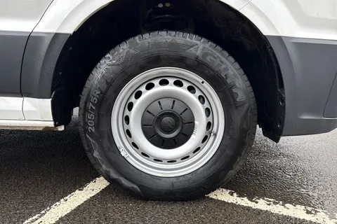 BV75ODL Volkswagen Crafter 2.0 TDI 140PS Commerce Plus Low Roof Van Thumbnail #12