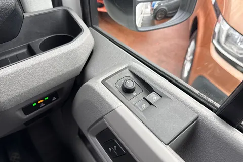 BV75ODL Volkswagen Crafter 2.0 TDI 140PS Commerce Plus Low Roof Van Thumbnail #20