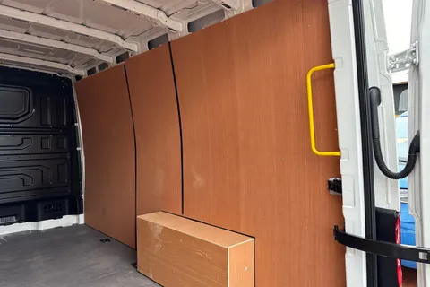 BV75ODL Volkswagen Crafter 2.0 TDI 140PS Commerce Plus Low Roof Van Thumbnail #28