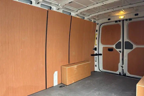 BV75ODL Volkswagen Crafter 2.0 TDI 140PS Commerce Plus Low Roof Van Thumbnail #30