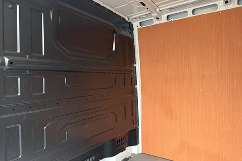 BV75ODL Volkswagen Crafter 2.0 TDI 140PS Commerce Plus Low Roof Van Thumbnail #31