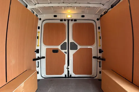 BV75ODL Volkswagen Crafter 2.0 TDI 140PS Commerce Plus Low Roof Van Thumbnail #32