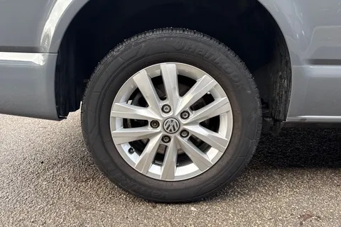 PK74OAB Volkswagen Transporter 2.0 TDI 110 Highline Van Thumbnail #10