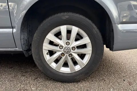 PK74OAB Volkswagen Transporter 2.0 TDI 110 Highline Van Thumbnail #11