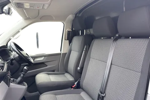 PK74OAB Volkswagen Transporter 2.0 TDI 110 Highline Van Thumbnail #15