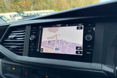 PK74OAB Volkswagen Transporter 2.0 TDI 110 Highline Van Thumbnail #16