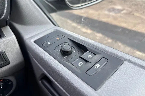 PK74OAB Volkswagen Transporter 2.0 TDI 110 Highline Van Thumbnail #20