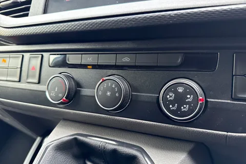 PK74OAB Volkswagen Transporter 2.0 TDI 110 Highline Van Thumbnail #21