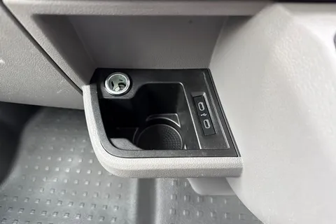 PK74OAB Volkswagen Transporter 2.0 TDI 110 Highline Van Thumbnail #27