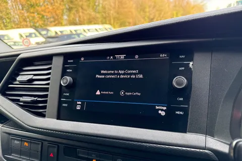 PK74OAB Volkswagen Transporter 2.0 TDI 110 Highline Van Thumbnail #29